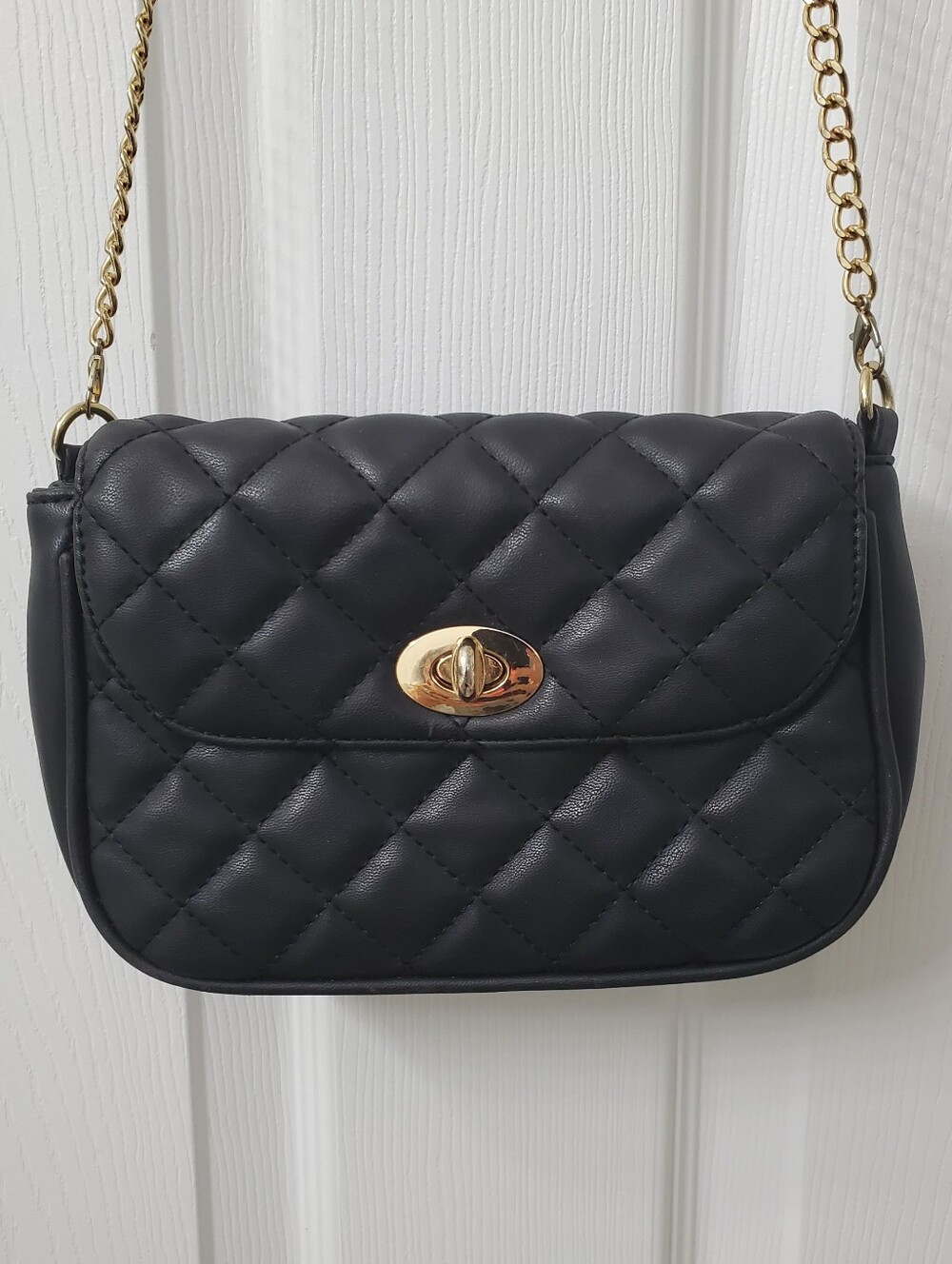 Classic Minimalist Quilted Black Crossbody Bag with Chain Gold Hardware